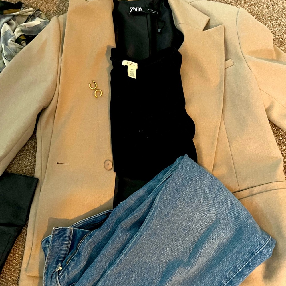 Selling Zara blazer, new never worn